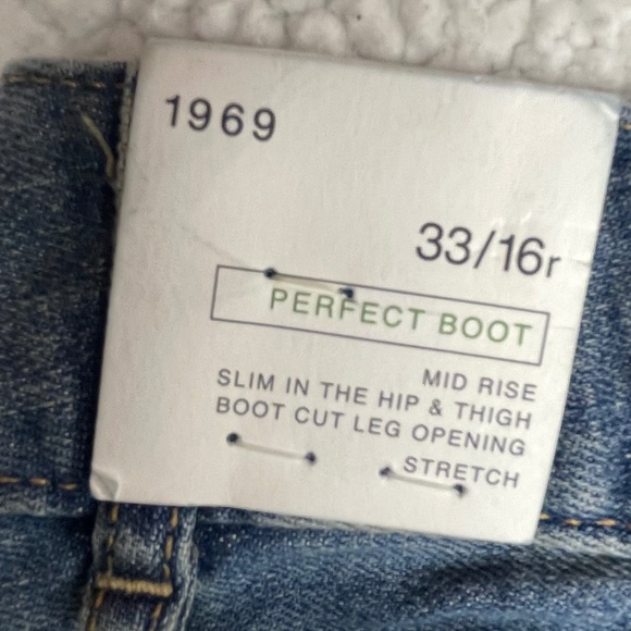Woman’s NWT1969 Gap boot cut, 33/16r stretch blue jeans - Picture 8 of 12